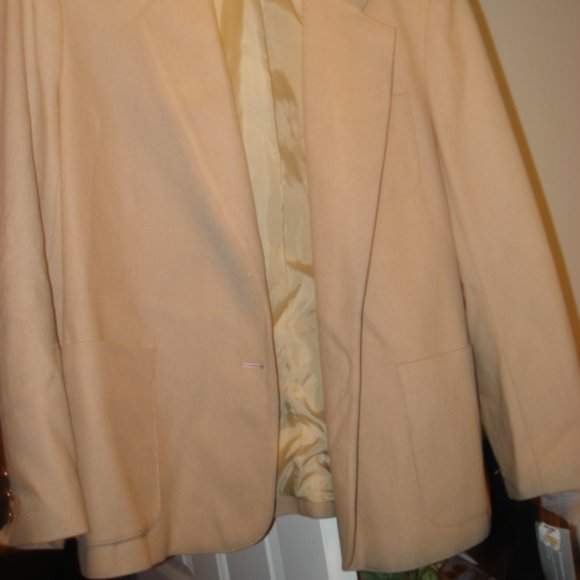 Ladies New Beige Blazer size 18 - Picture 2 of 7